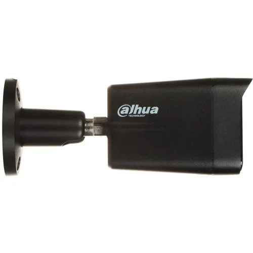 Czarna kamera monitoringu marki Dahua zamontowana na uchwycie ściennym. Kamera ma prostokątny kształt i widoczne logo producenta.