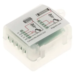Bezprzewodowy moduł przekaźnikowy w przezroczystej obudowie z widocznym schematem podłączenia na górze. Na schemacie pokazano sposób podłączenia zamka elektrycznego i magnetycznego.