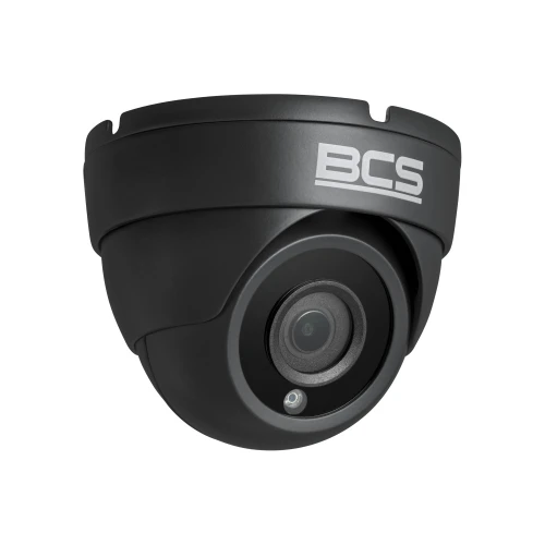 Czarna kamera kopułkowa BCS z widocznym obiektywem i logo na górze obudowy. Kamera ma nowoczesny design i jest przeznaczona do monitoringu.