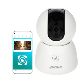 Biała, obrotowa kamera IP marki Dahua z widocznym obiektywem na czarnym tle. Obok kamery znajduje się smartfon z aplikacją do monitoringu, pokazującą obraz z kamery.