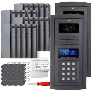 Zestaw domofonowy składa się z dwóch paneli z klawiaturą numeryczną i wyświetlaczem, kilku modułów elektronicznych, breloków zbliżeniowych oraz śrubokręta. Panele mają ciemną obudowę, a breloki są w kolorze szarym.