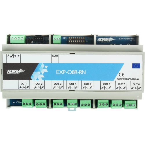 Moduł wejść ekspander Ropam EXP-O8R-RN to urządzenie elektroniczne z ośmioma wyjściami, oznaczonymi jako OUT 1 do OUT 8, zamknięte w prostokątnej obudowie z zielonymi złączami. Na panelu przednim widoczne jest logo producenta oraz oznaczenia techniczne.