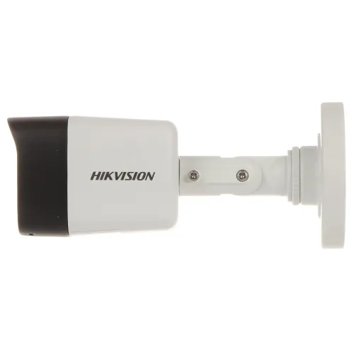 Kamera monitoringu Hikvision w kolorze białym, widoczna z boku, zamontowana na regulowanym uchwycie. Obiektyw kamery skierowany jest w lewą stronę, a na obudowie znajduje się logo producenta.