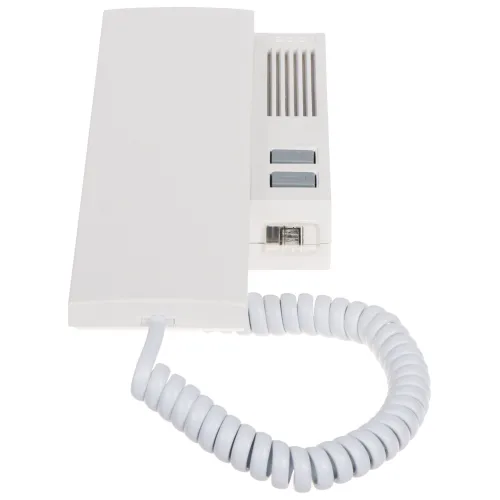 Biały domofon z dwoma przyciskami i spiralnym kablem leży na białym tle. Urządzenie ma prostokątny kształt z kratką głośnika na górze.