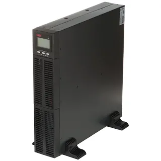 Czarny zasilacz UPS w formacie rack z wyświetlaczem i przyciskami na przednim panelu. Urządzenie stoi pionowo na dwóch podstawach.