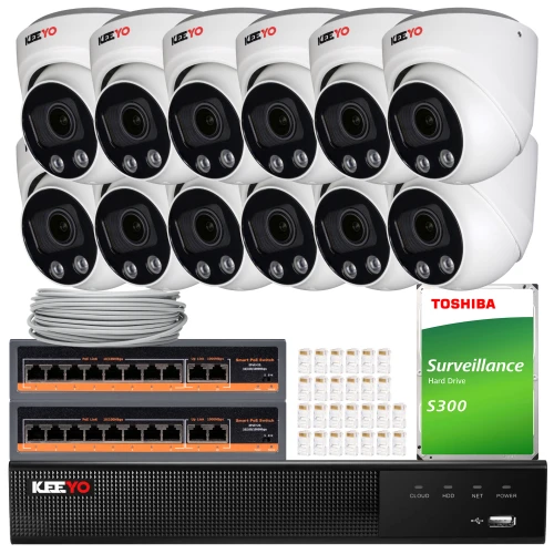 Zestaw do monitoringu składający się z dziesięciu kamer marki KEEYO, rejestratora, dysku twardego Toshiba S300 oraz akcesoriów montażowych. Elementy są ułożone na białym tle, prezentując kompletny system nadzoru wizyjnego.