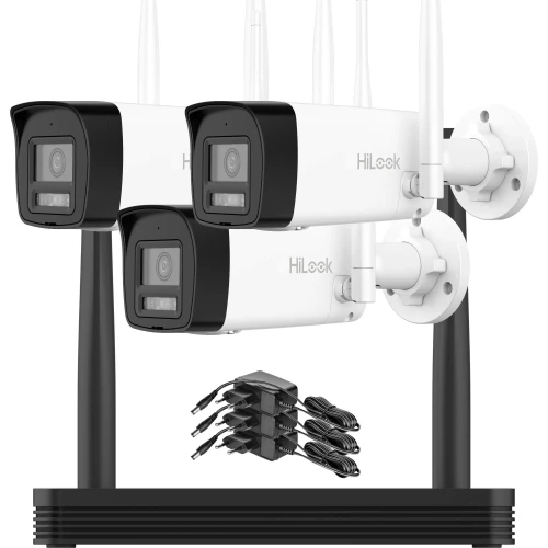 Zestaw do monitoringu Wi-Fi składający się z trzech białych kamer HiLook oraz czarnego rejestratora. W zestawie znajdują się również kable zasilające i adaptery.