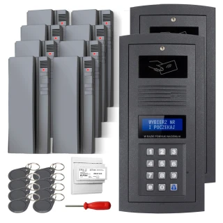 Zestaw domofonowy cyfrowy składający się z panelu z klawiaturą, kilku czytników kart, breloków RFID, modułu zasilającego oraz śrubokręta. Panel główny posiada wyświetlacz i miejsce na kartę zbliżeniową.