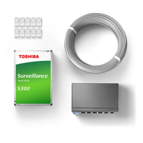 Na zdjęciu znajduje się zestaw do monitoringu, w skład którego wchodzą dysk twardy Toshiba S300, kabel sieciowy, przełącznik sieciowy oraz zestaw złączy RJ45. Elementy są rozmieszczone na białym tle.