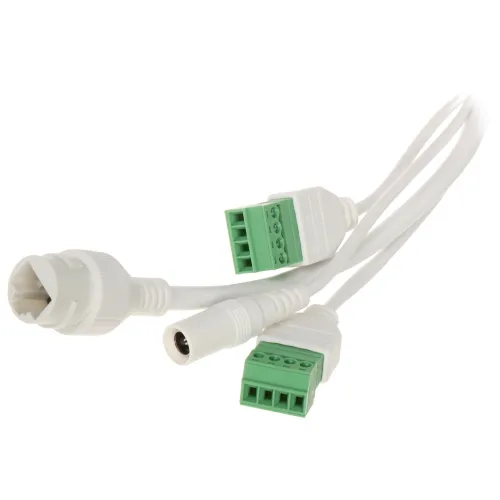 Zdjęcie przedstawia zestaw białych złączy do kamer, w tym jedno złącze z gwintem oraz dwa zielone złącza terminalowe. Elementy są ułożone na białym tle, co podkreśla ich szczegóły i kolory.